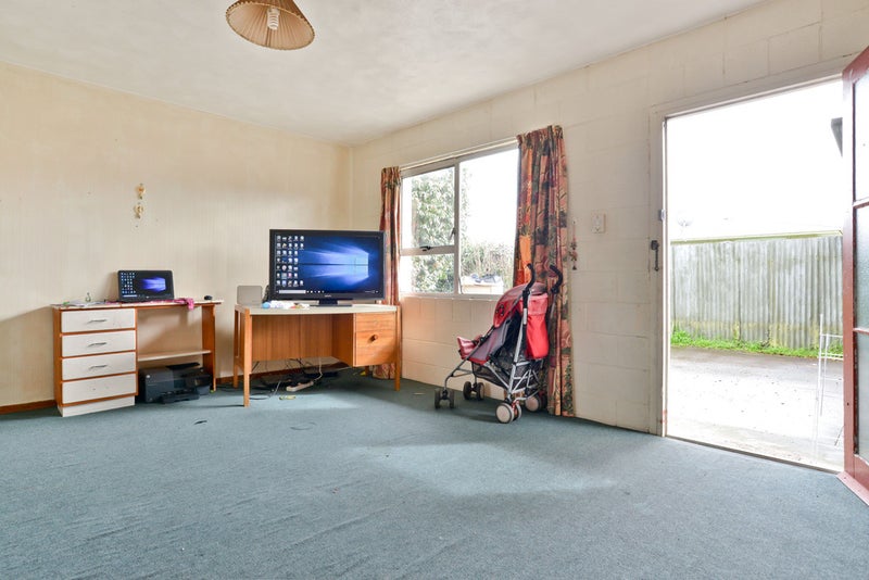 180 Old Farm Road, Hamilton East, Hamilton - Carousel 26