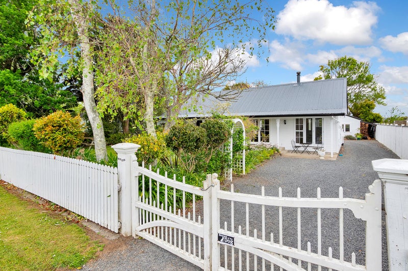31 Mcrobbie Road, Papakura - Carousel 1