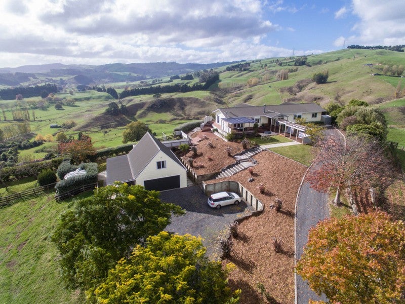 17 Dunning Road, Karapiro - Carousel 1