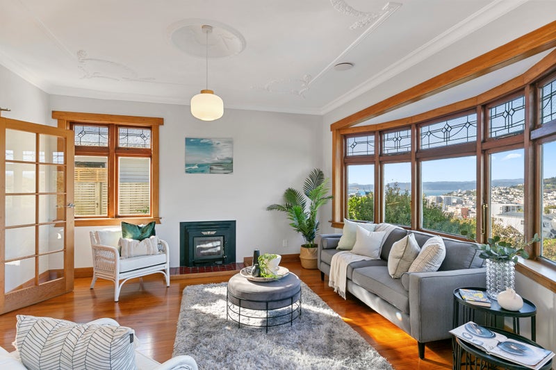 11 Durham Crescent, Aro Valley, Wellington - Carousel 1