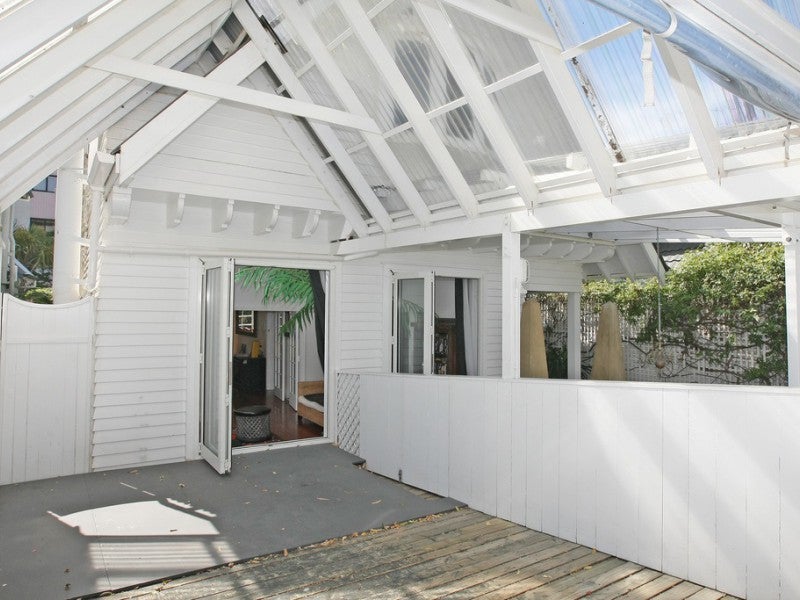 62 Hobson Street, Thorndon, Wellington - Carousel 1