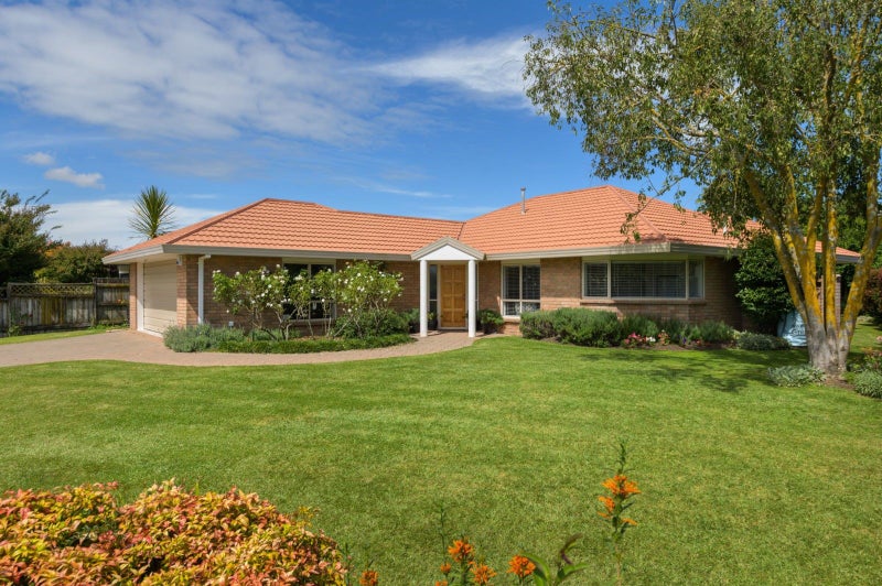 35 Admiral Crescent, Flagstaff, Hamilton - Carousel 2