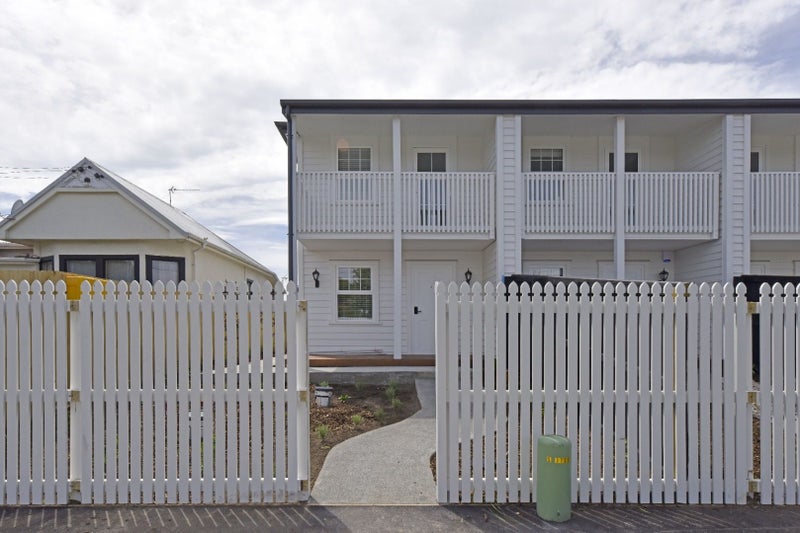 1/42 Woodville Street, Edgeware, Christchurch - Carousel 2