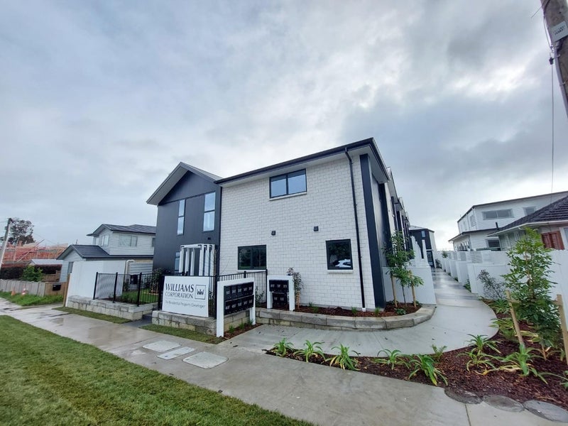 7/87 Taikata Road, Te Atatu Peninsula, Auckland - Carousel 1