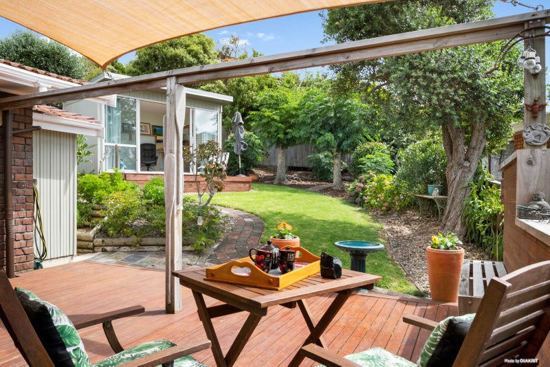 10 Lastel Place, Shelly Park, Auckland - Carousel 2