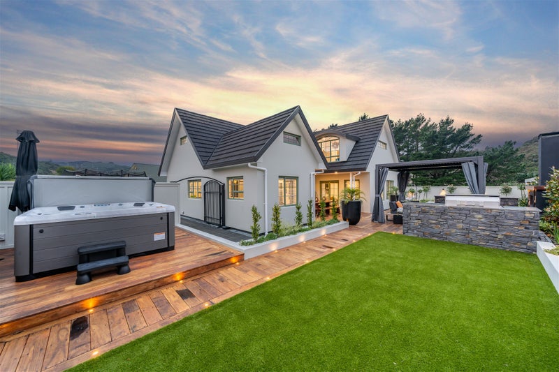 18 Mary Huse Grove, Manor Park, Lower Hutt - Carousel 2