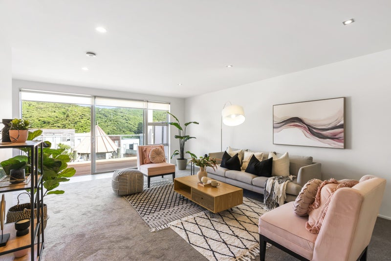 18 Saddleback Grove, Karori, Wellington - Carousel 1