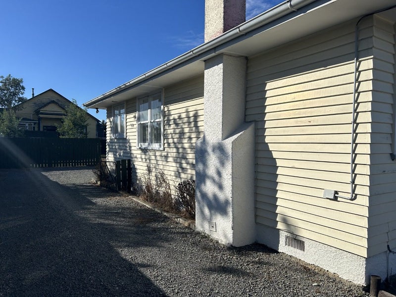 301 High Street South, Carterton - Carousel 2