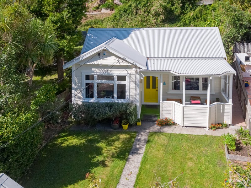 11 Holloway Road, Aro Valley, Wellington - Carousel 1