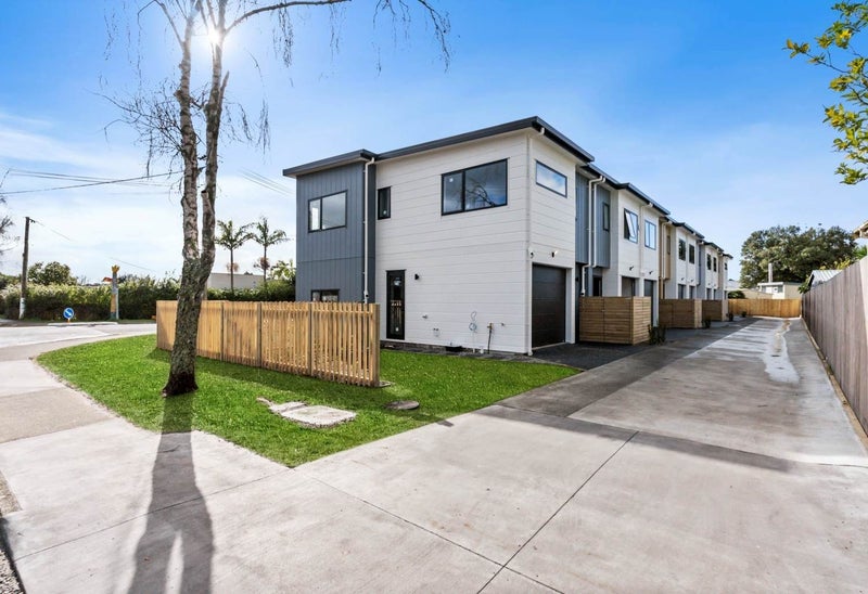 1/18 Ranui Station Road, Ranui, Auckland - Carousel 1