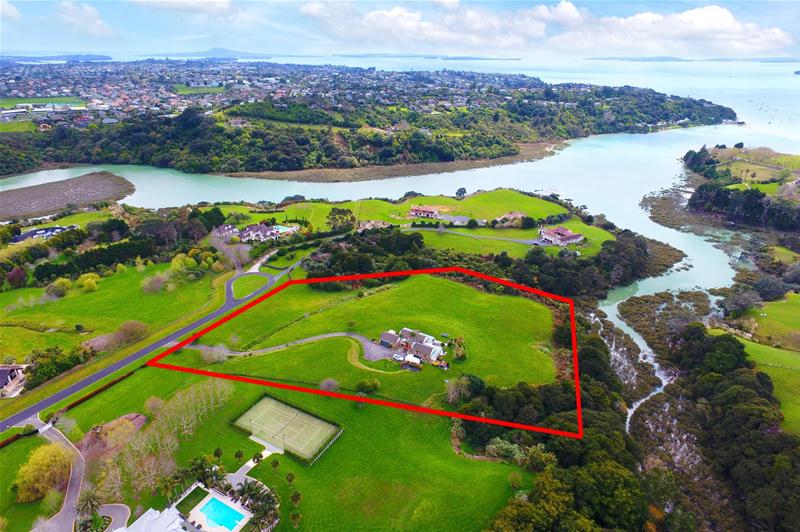 27 Tudor Park Drive, Howick - Carousel 1