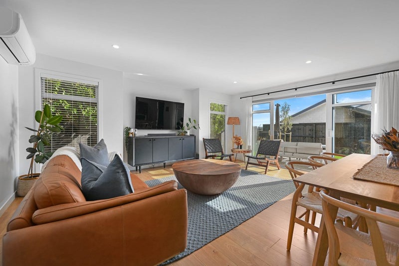 2/10 Gallants Place, Flagstaff, Hamilton - Carousel 2