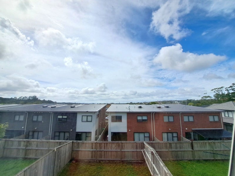 54 Vincent McGrath Crescent, Swanson, Auckland - Carousel 11