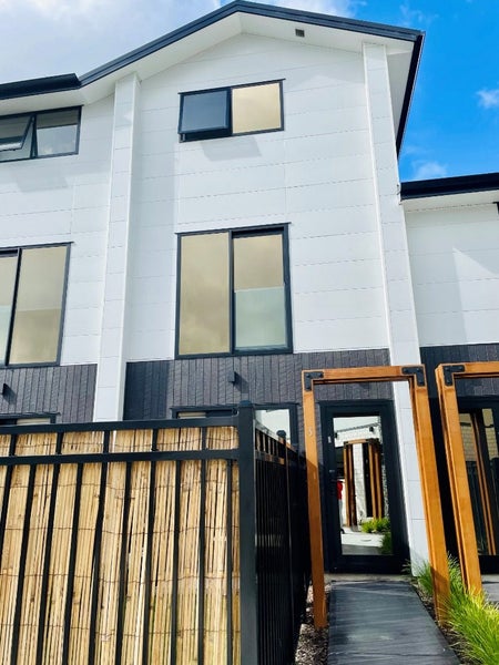 11/3 Johnston Grove, Taita, Lower Hutt - Carousel 2