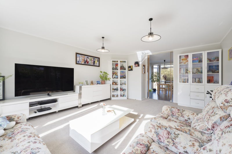 2/73 Vintage Drive, Henderson, Auckland - Carousel 2