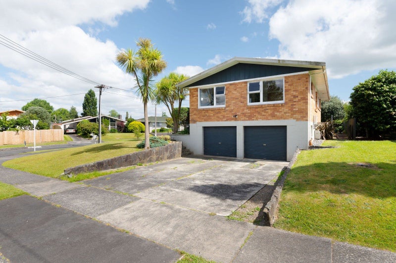 2 De Vere Crescent, Chartwell, Hamilton - Carousel 1
