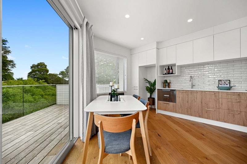 4/24 Pickering Crescent, Chedworth, Hamilton - Carousel 1