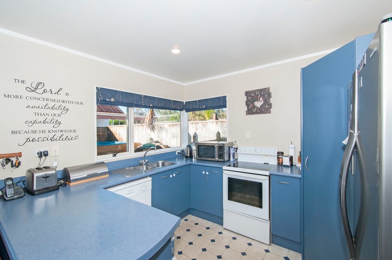 1/8 Tulsa Grove, Totara Park, Upper Hutt - Carousel 2