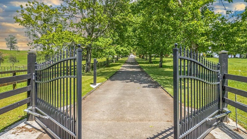 7045 State Highway 1, Pakaraka - Carousel 35