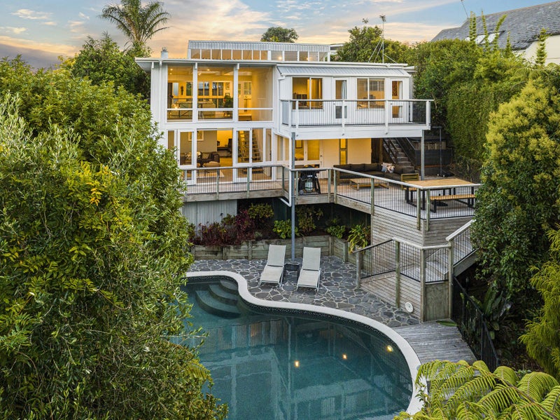 92 Parr Terrace, Castor Bay, Auckland - Carousel 2