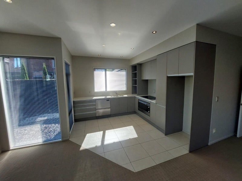 31 Henley Green, Northwood, Christchurch - Carousel 2