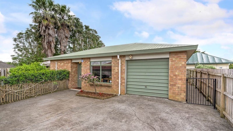 1/6 Nerissa Place, Randwick Park, Auckland - Carousel 1
