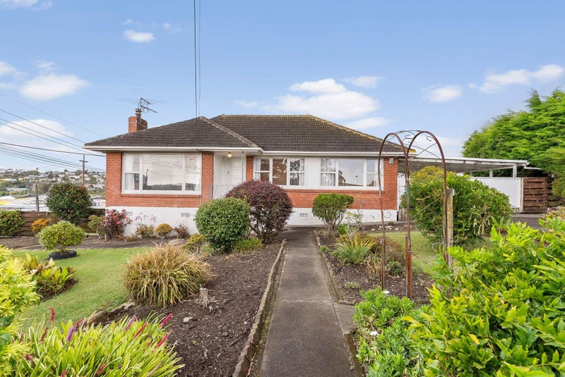 201 Chivalry Road, Glenfield, Auckland - Carousel 1