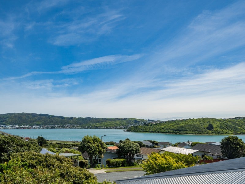1 Eskdale Road, Papakowhai, Porirua - Carousel 2