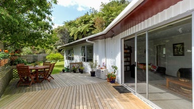 27 Beaumont Crescent, Frankleigh Park, New Plymouth - Carousel 1