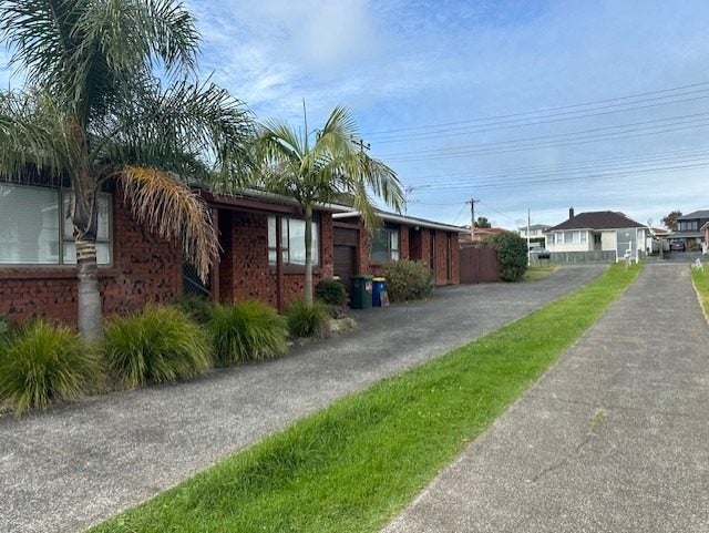 1/51 Shakespeare Road, Milford, Auckland - Carousel 2