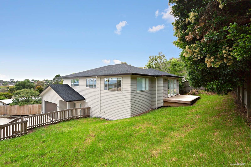 5A Taurus Crescent, Beach Haven, Auckland - Carousel 1