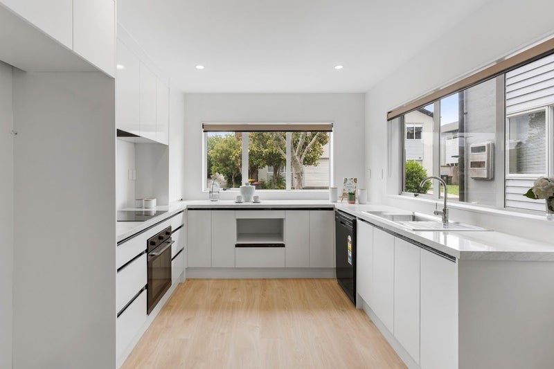 28 Pecan Place, Avondale, Auckland - Carousel 2