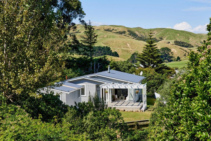 25 Corlett Road, Plimmerton, Porirua - Carousel 2