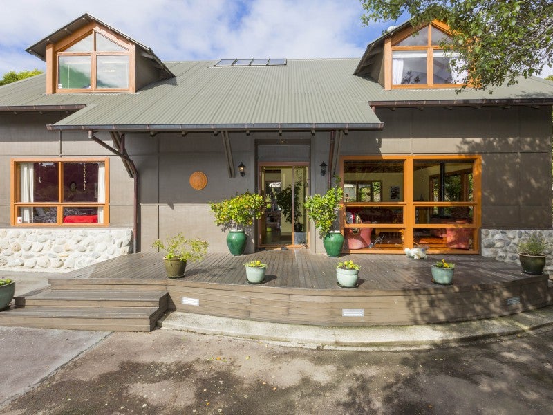 7 Agate Grove, Birchville, Upper Hutt - Carousel 2