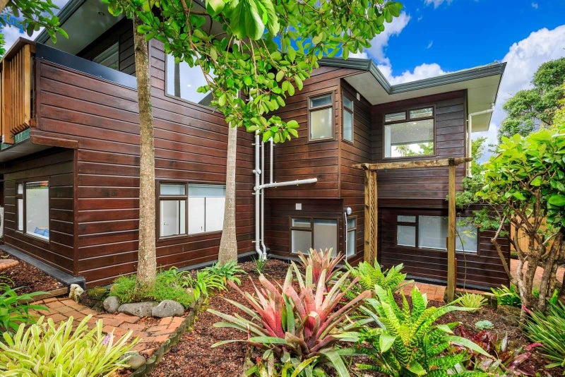 2/6 Ensign Place, Hillcrest, Auckland - Carousel 1