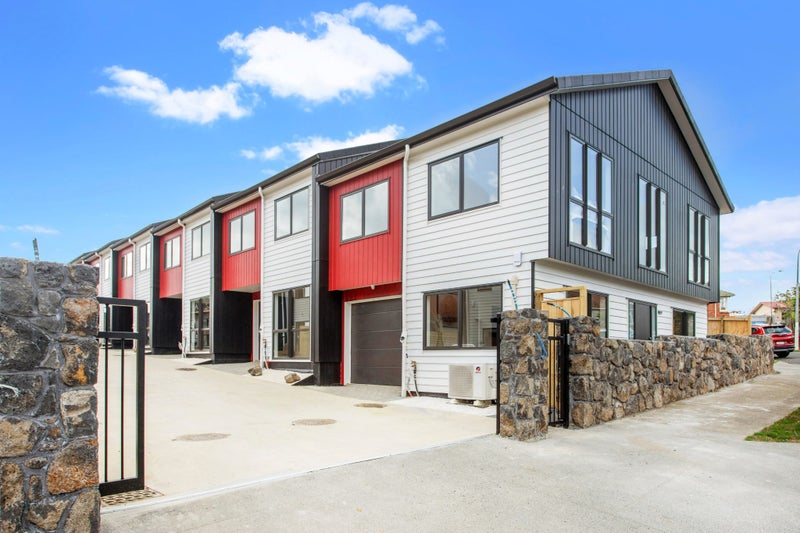 2/6 Delemere Place, Glen Innes, Auckland - Carousel 1