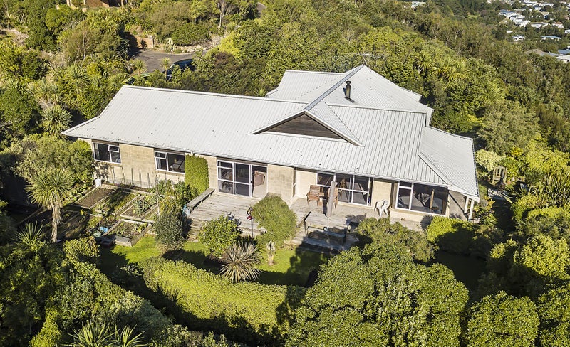 4 Rangatira Road, Tawa, Wellington - Carousel 1