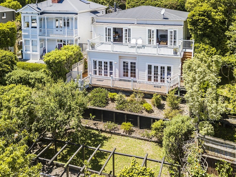 70 Overtoun Terrace, Hataitai, Wellington - Carousel 1