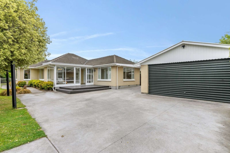 1 Sevenoaks Drive, Bryndwr, Christchurch - Carousel 1