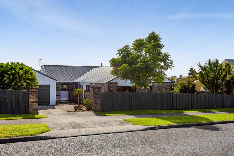 15 Poplar Grove, Whalers Gate, New Plymouth - Carousel 2