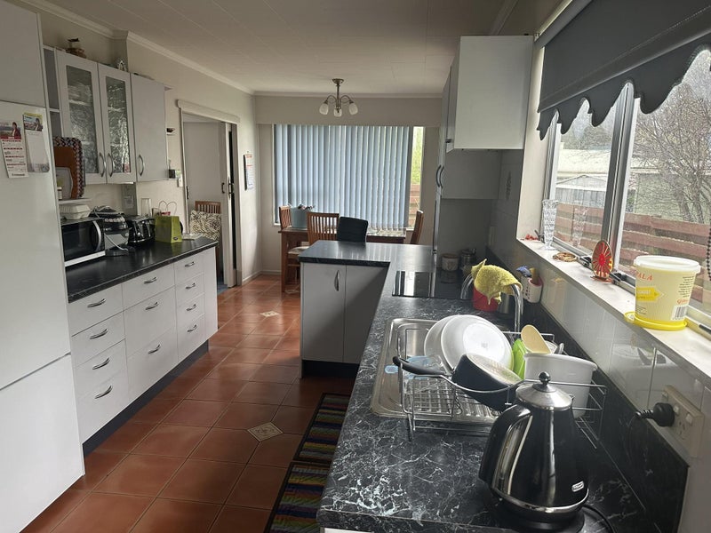 47B Hardy Street, Waterloo, Lower Hutt - Carousel 2