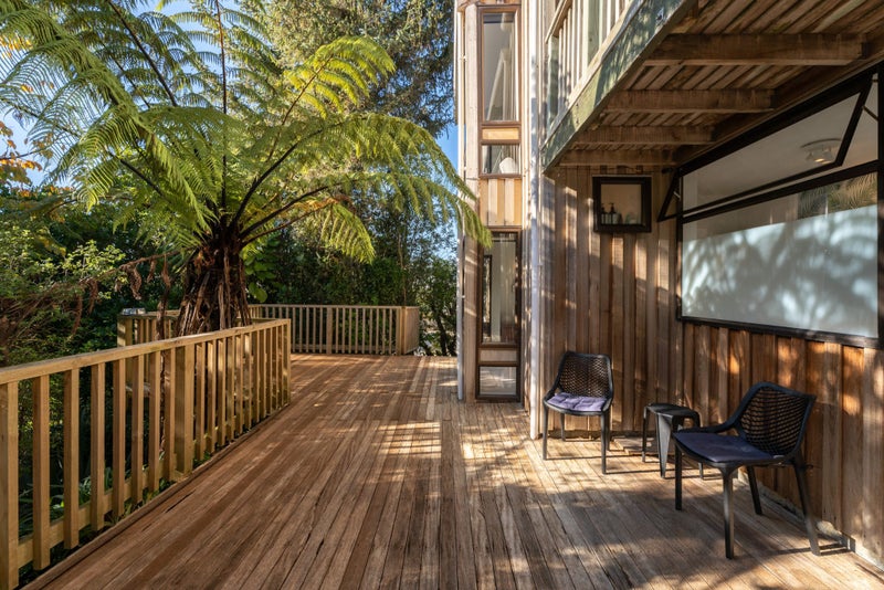 37 Greyfriars Crescent, Tawa, Wellington - Carousel 2