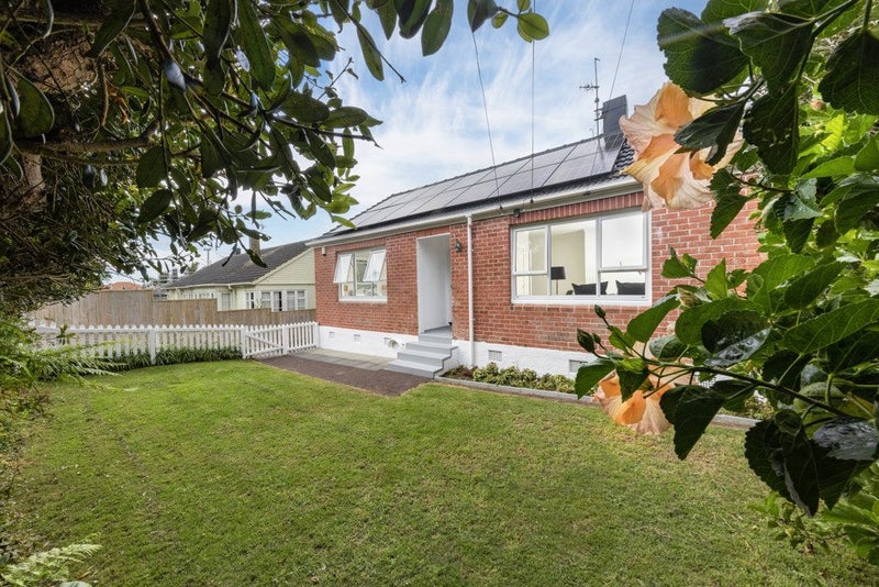 19 Ngatiawa Street, One Tree Hill, Auckland - Carousel 1