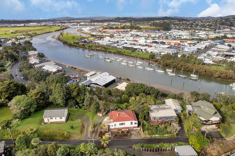 5 The Bluff, Riverside, Whangarei - Carousel 1