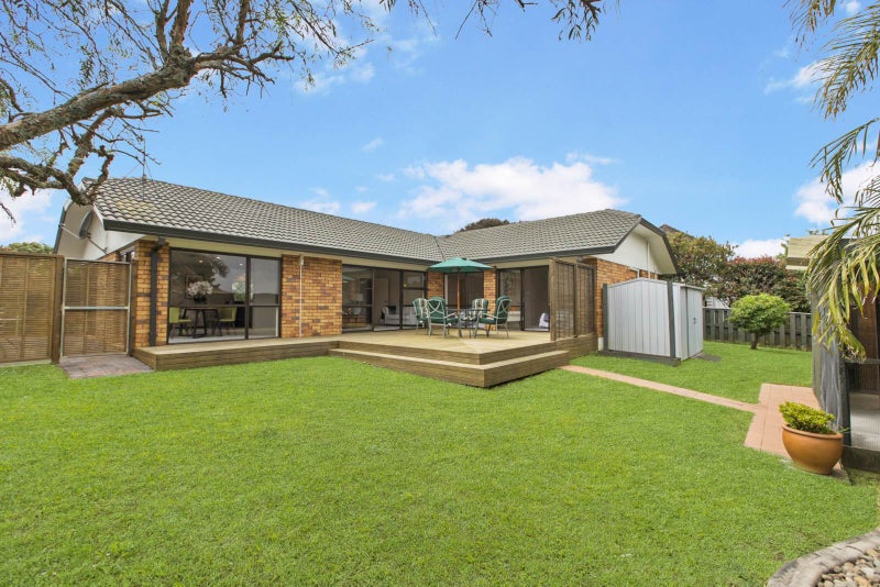 5 Camira Place, Botany Downs, Auckland - Carousel 2