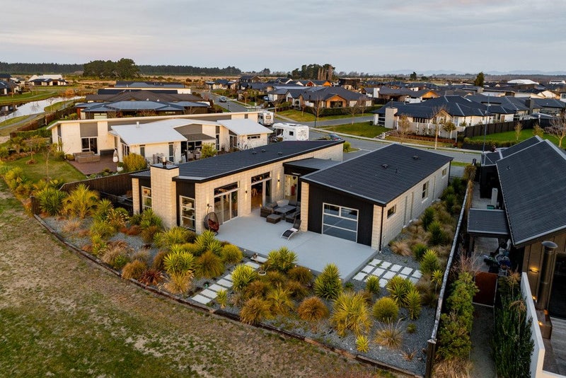 65 The Esplanade, Pegasus - Carousel 2