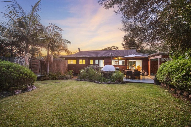 3 Crescent Road East, Ostend, Waiheke Island - Carousel 1