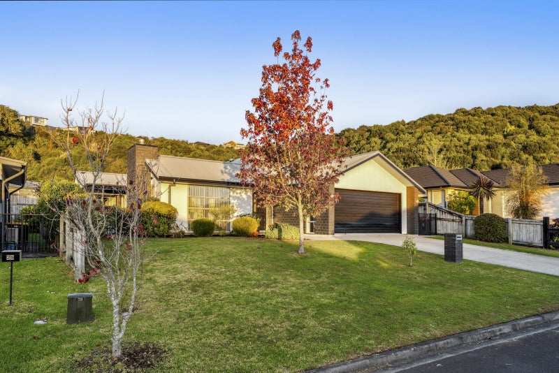 31 Rochfort Crescent, Pyes Pa, Tauranga - Carousel 1