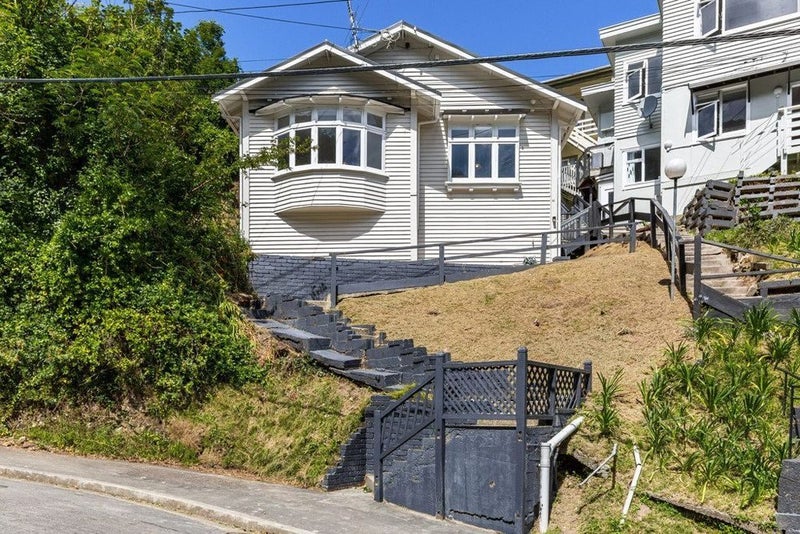 42A Adams Terrace, Aro Valley, Wellington - Carousel 1