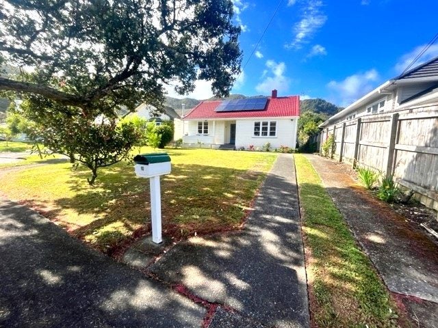 10 Melvill Grove, Waterloo, Lower Hutt - Carousel 1